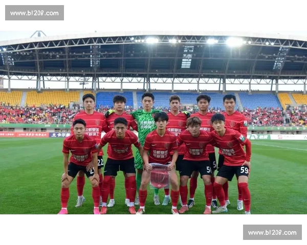 全方位解析顶级球队阵容配置与战术部署趋势